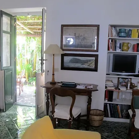 Cedar House, Canneto