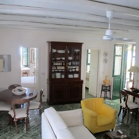 Cedar House, Canneto Ferienhaus