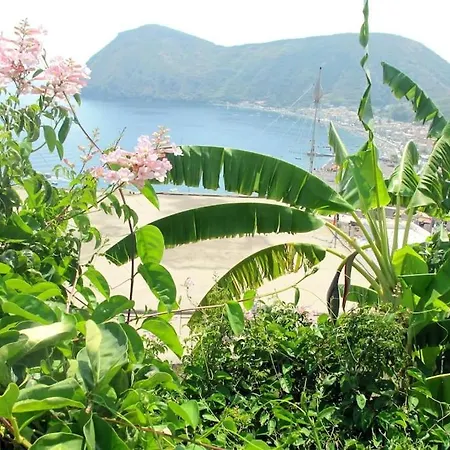 Cedar House, Canneto Holiday home